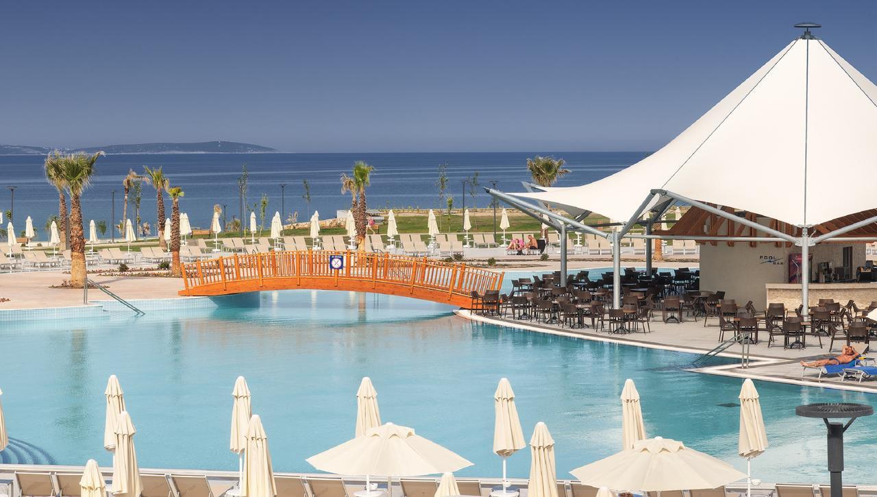 Aquasis De Luxe & Hotel 5*