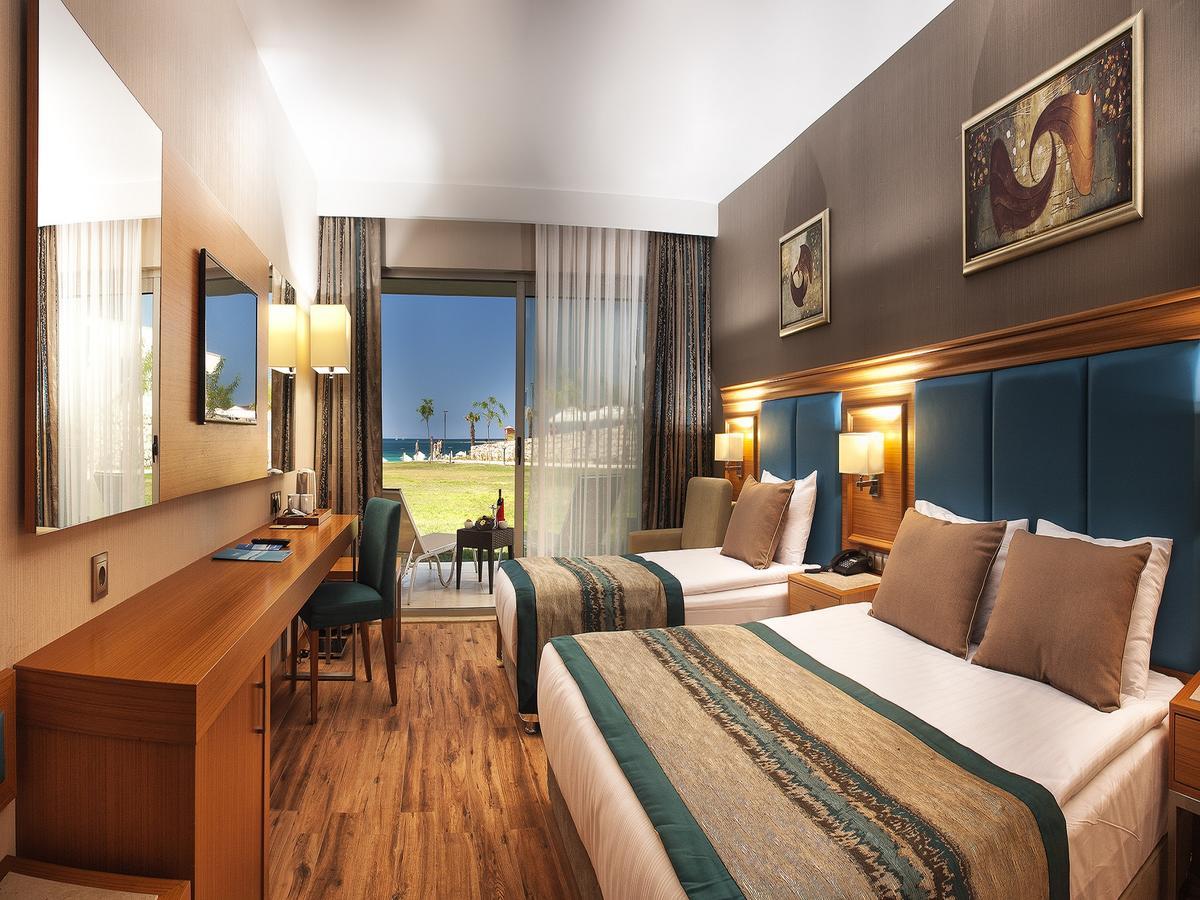 Aquasis De Luxe & Hotel 5*